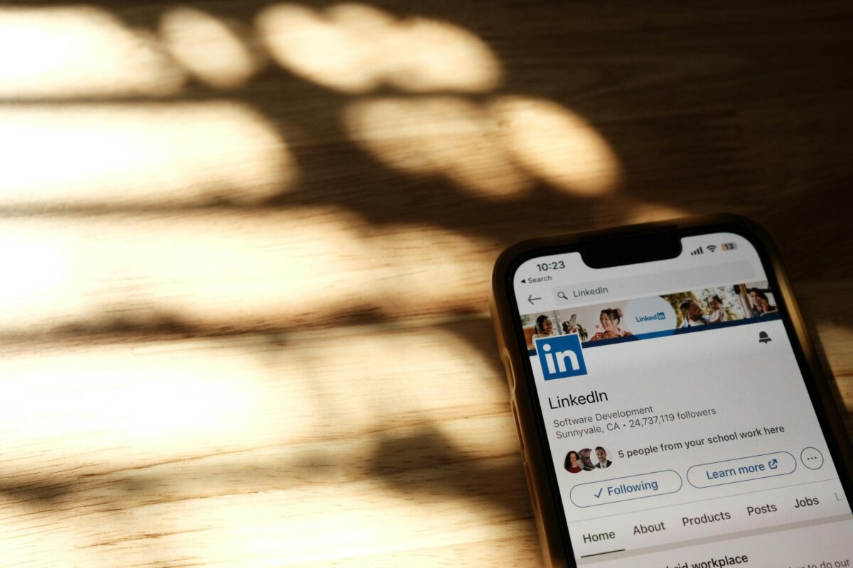LinkedIn lurkers silent followers